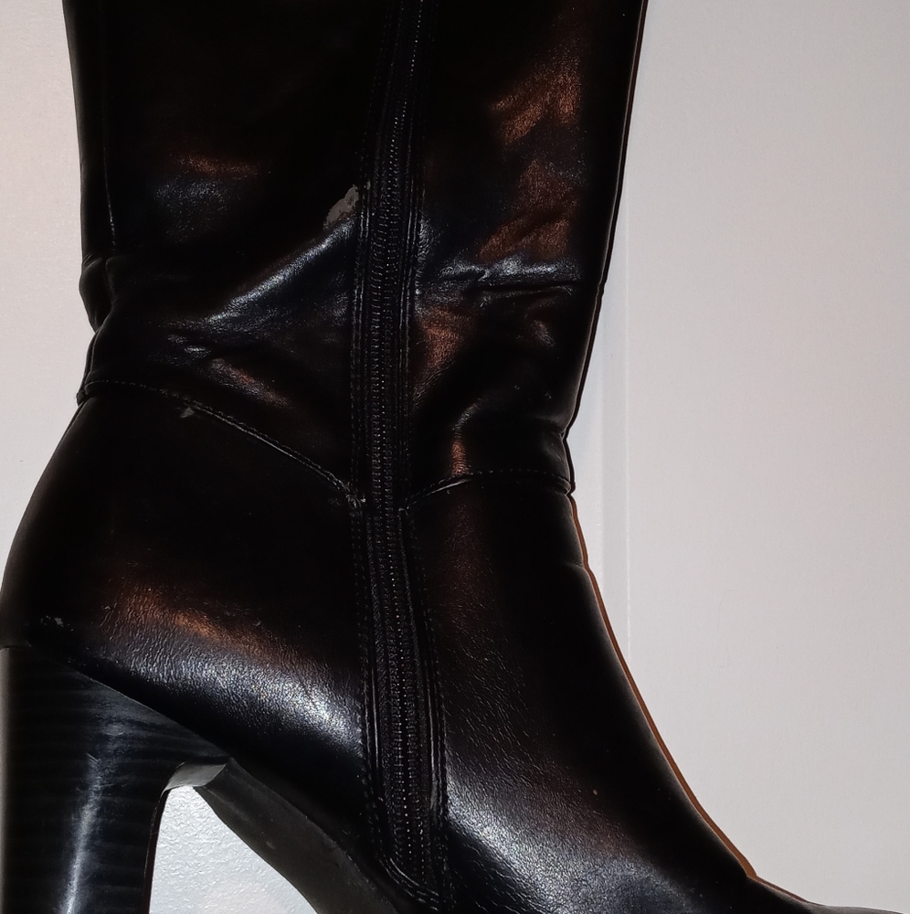 Heeled boots